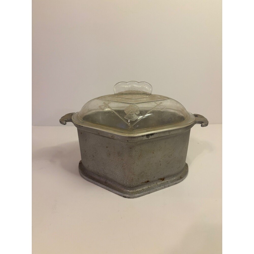 Guardian Service Triangular Casserole Pot Forged Aluminum Heart Shape Glass Lid